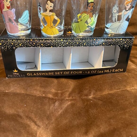Disney Glassware Fashionista Princess Set Of 4 (1.5 Oz Each) Mini Glasses - Picture 4 of 6